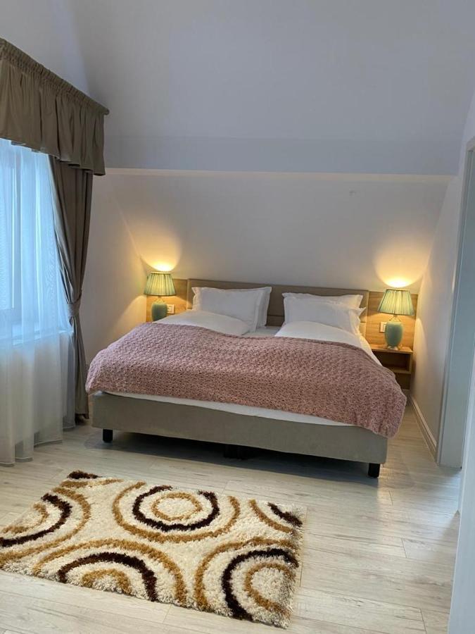Apartaments Rîşnov Extérieur photo